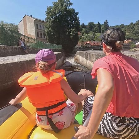 Penzion Zahrada Nad Rekou, Restaurace A Kavarna - Parkovani Gratis Zlatá Koruna 외부 사진