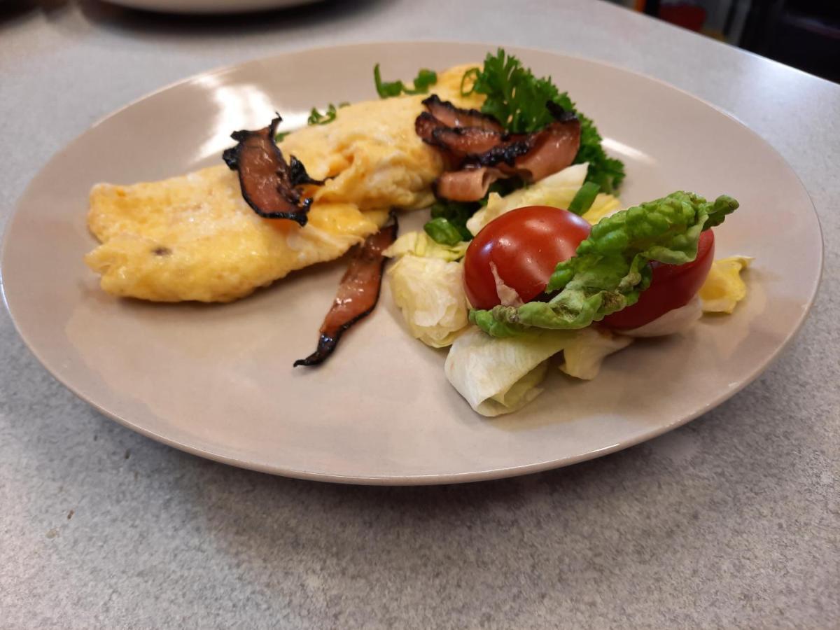 Penzion Zahrada Nad Rekou, Restaurace A Kavarna - Parkovani Gratis Zlatá Koruna 외부 사진