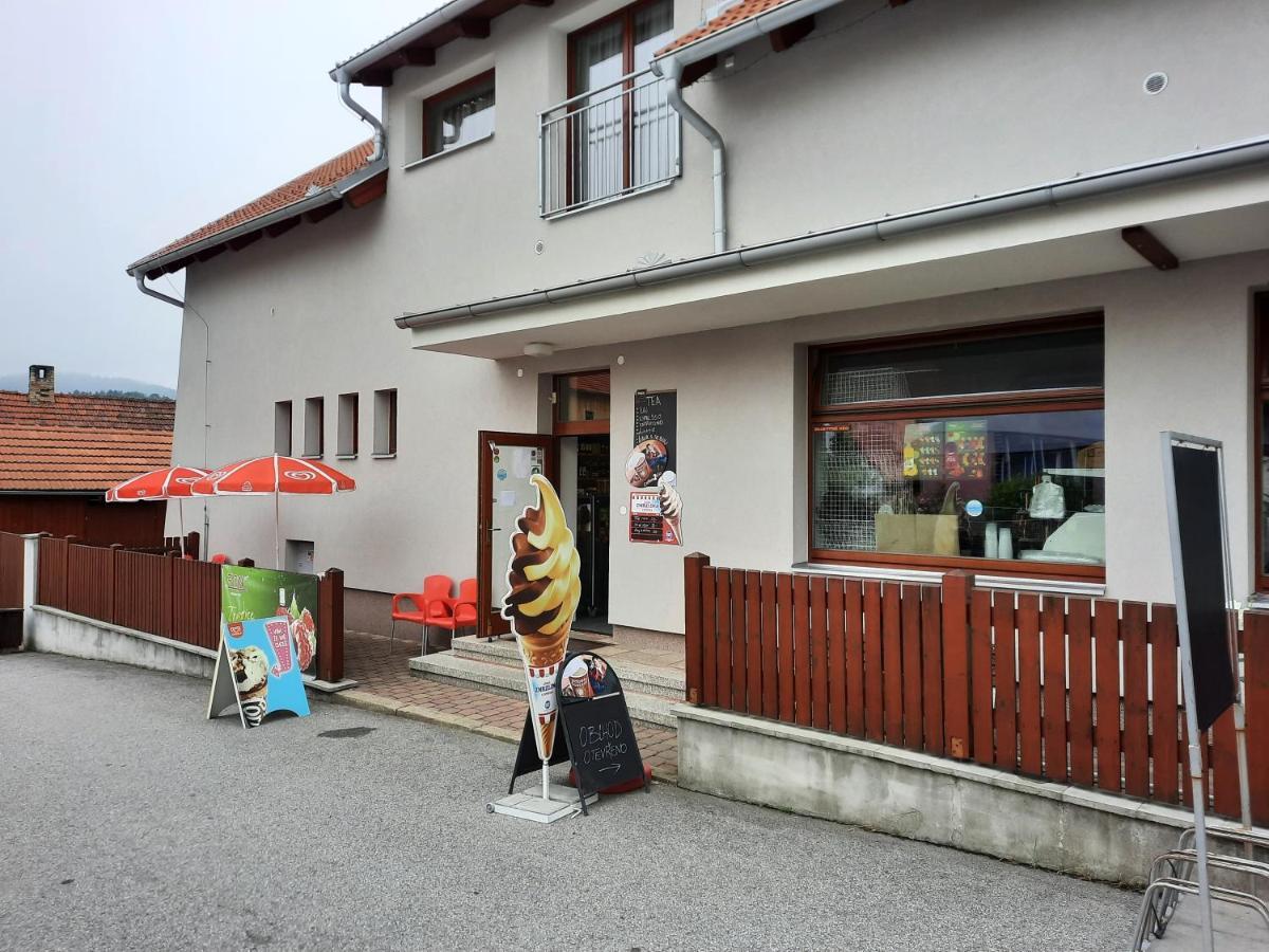Penzion Zahrada Nad Rekou, Restaurace A Kavarna - Parkovani Gratis Zlatá Koruna 외부 사진