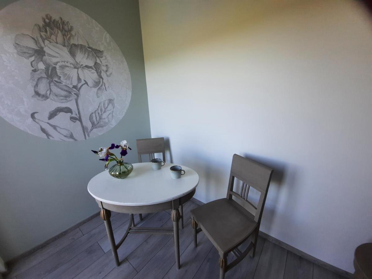 Penzion Zahrada Nad Rekou, Restaurace A Kavarna - Parkovani Gratis Zlatá Koruna 외부 사진