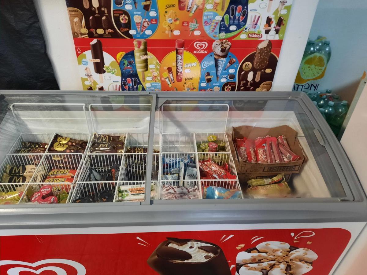 Penzion Zahrada Nad Rekou, Restaurace A Kavarna - Parkovani Gratis Zlatá Koruna 외부 사진