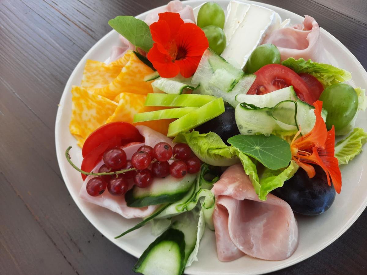Penzion Zahrada Nad Rekou, Restaurace A Kavarna - Parkovani Gratis Zlatá Koruna 외부 사진