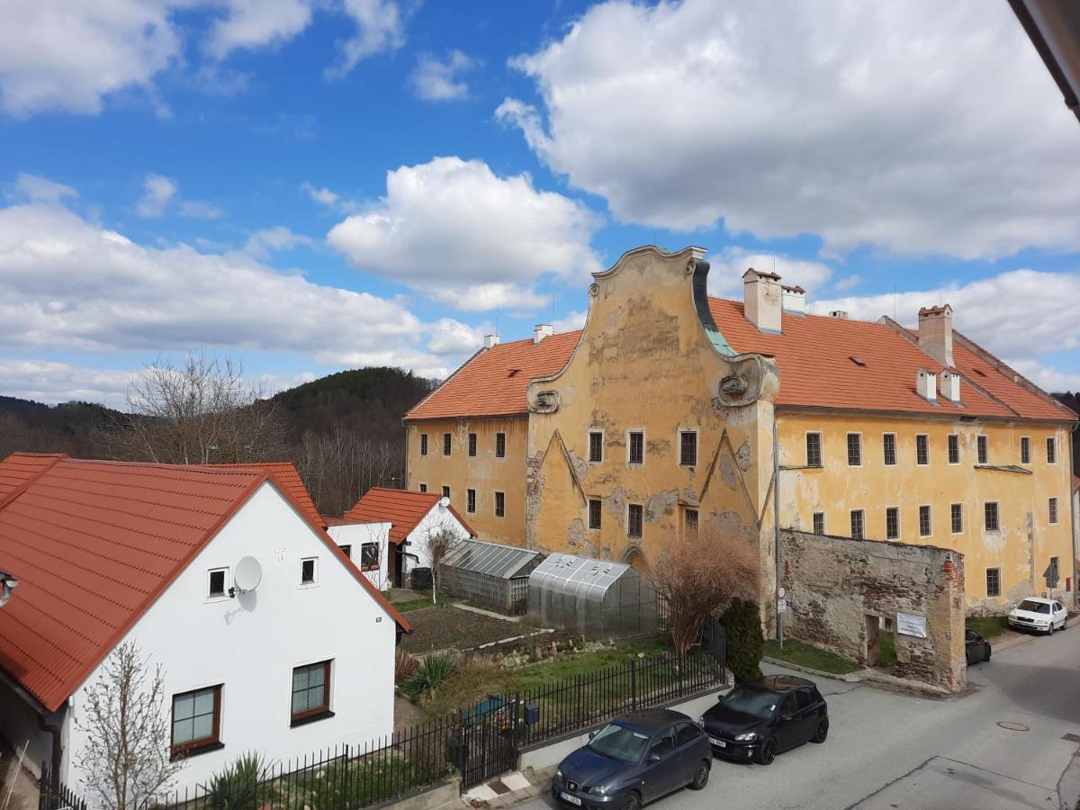 Penzion Zahrada Nad Rekou, Restaurace A Kavarna - Parkovani Gratis Zlatá Koruna 외부 사진