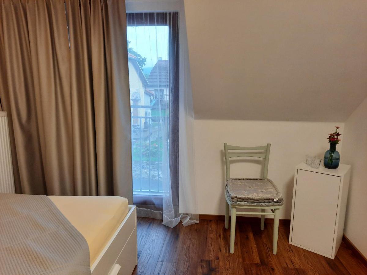 Penzion Zahrada Nad Rekou, Restaurace A Kavarna - Parkovani Gratis Zlatá Koruna 외부 사진