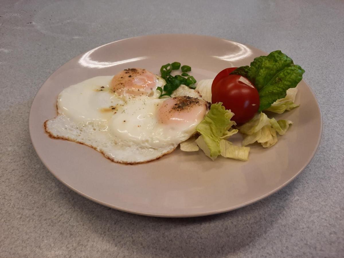 Penzion Zahrada Nad Rekou, Restaurace A Kavarna - Parkovani Gratis Zlatá Koruna 외부 사진